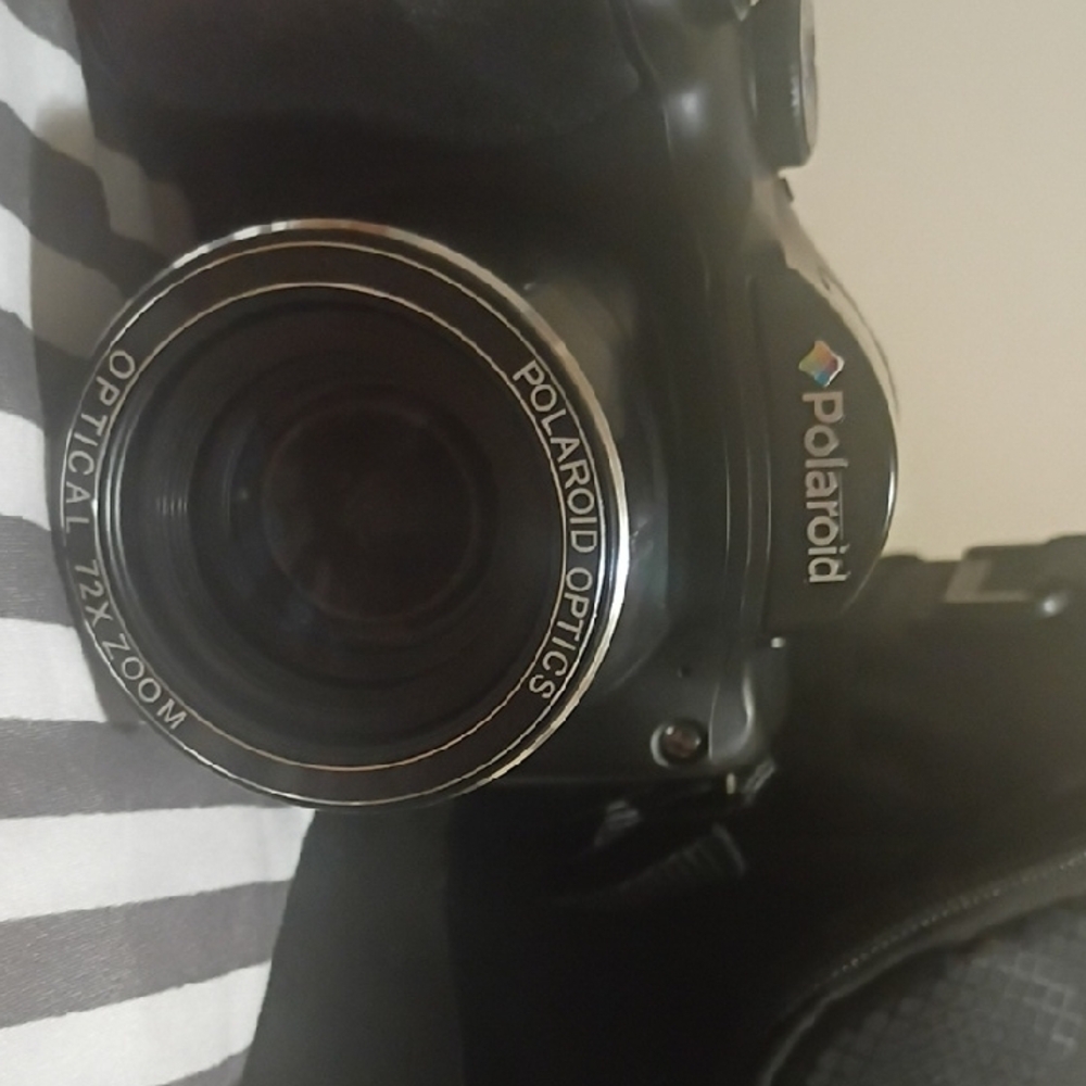 Polaroid Black Camera with Lens and Case - Picture 8 of 11